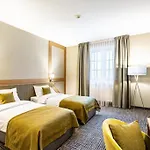 Hotel Sezony. Restauracja I Kostrzyn