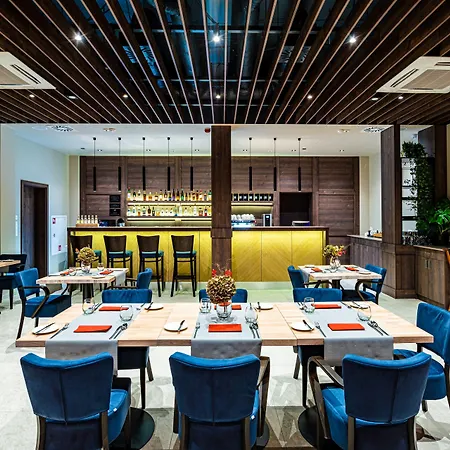 Sezony. Restauracja I Hotel 3*