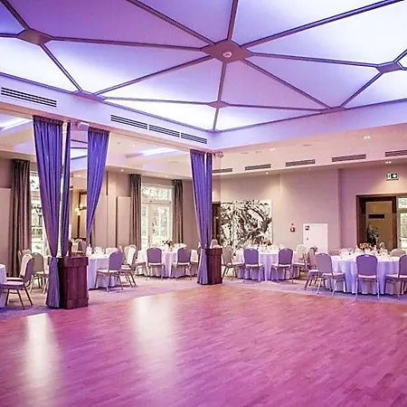 Szálloda Sezony. Restauracja I Kostrzyn