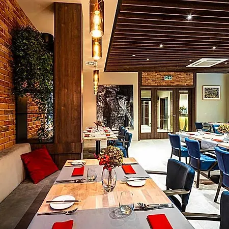 Sezony. Restauracja I