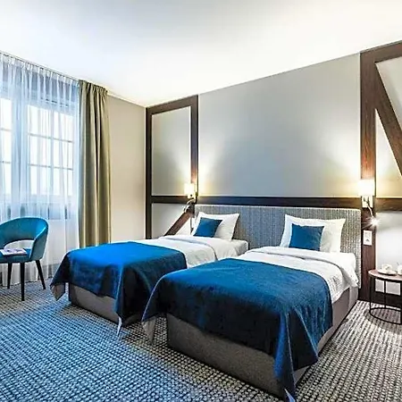 Szálloda Sezony. Restauracja I 3*