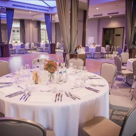 Sezony. Restauracja I Hotel