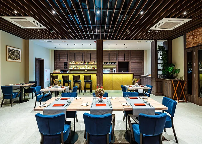 Sezony. Restauracja I فندق 3*