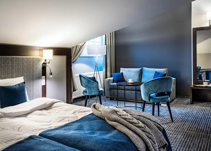 Sezony. Restauracja I فندق