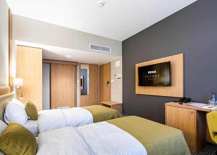 Sezony. Restauracja I 3* كوسترزين