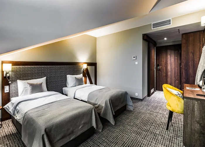 Sezony. Restauracja I كوسترزين