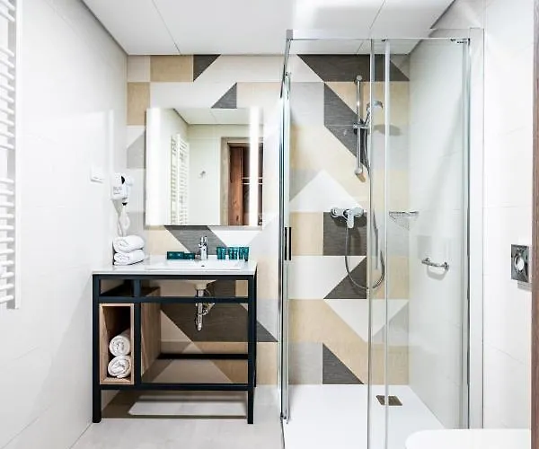 Sezony. Restauracja I فندق