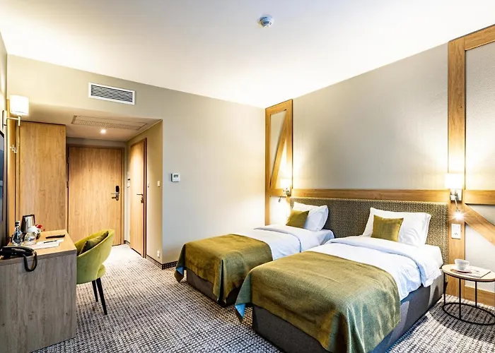 Sezony. Restauracja I فندق