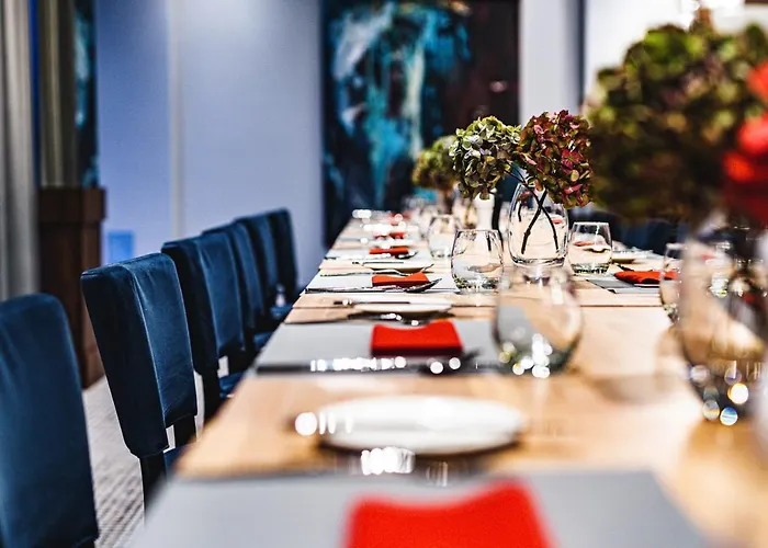 Sezony. Restauracja I فندق كوسترزين